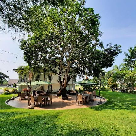Estancia De Lorenzo Tarlac Bagian luar foto