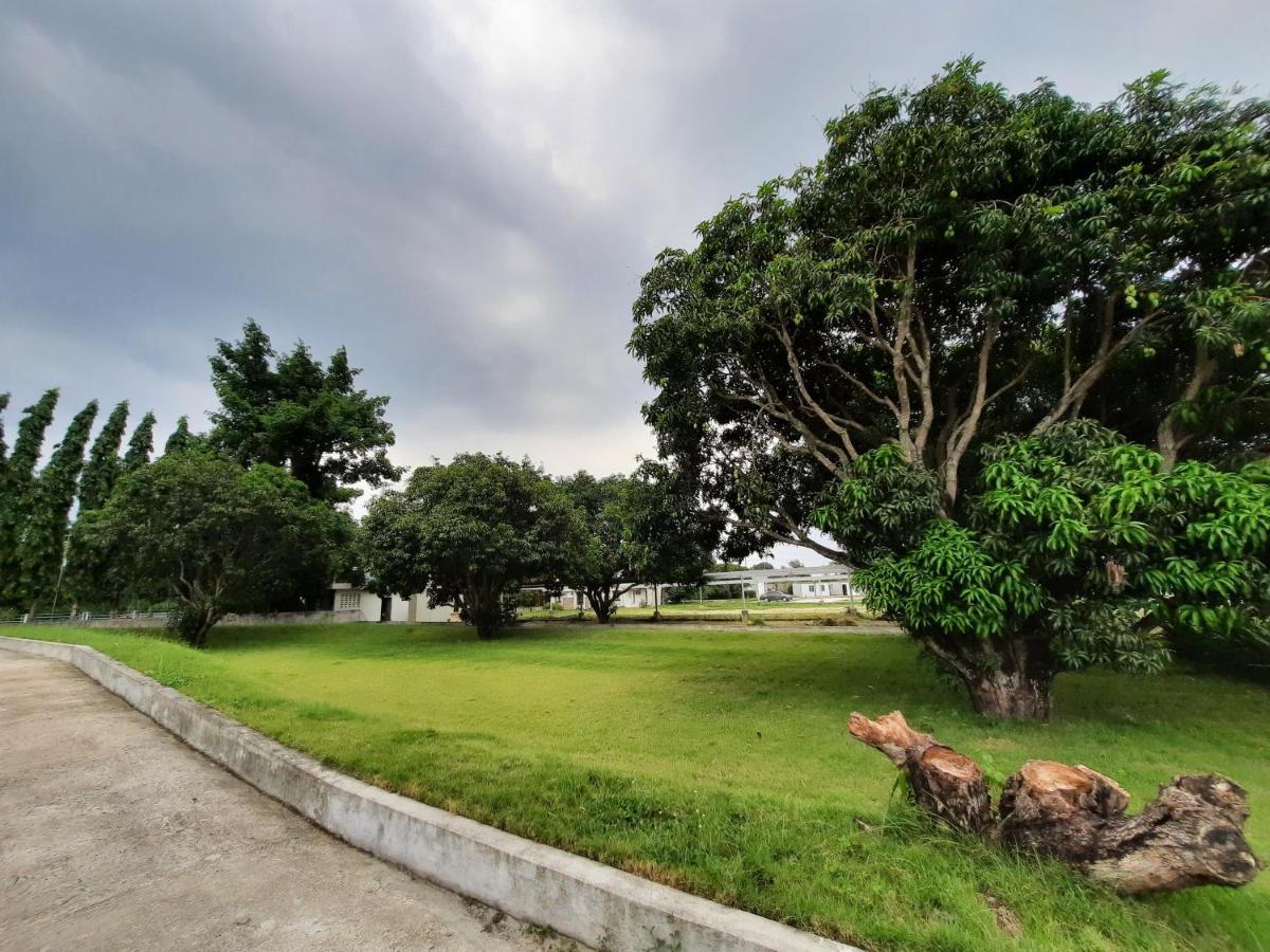 Estancia De Lorenzo Tarlac Bagian luar foto