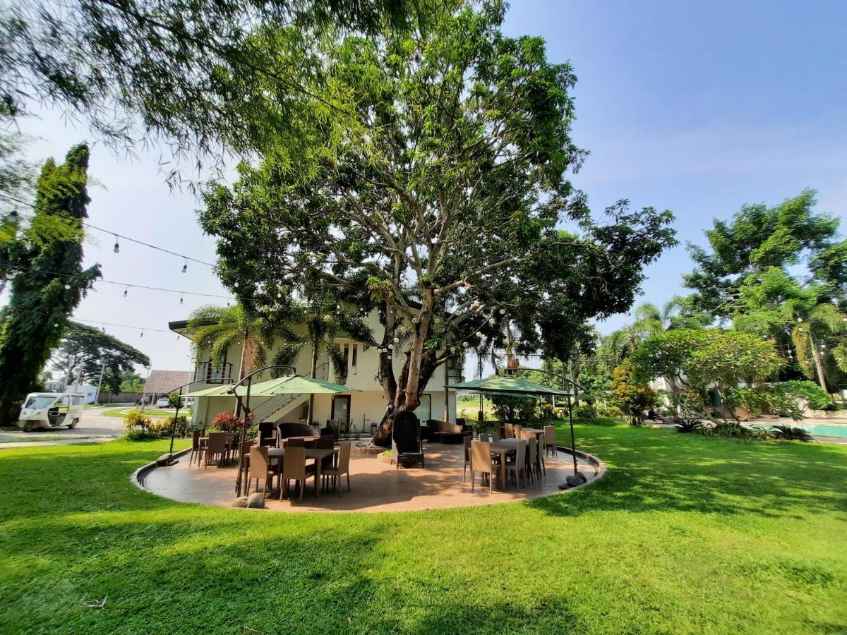 Estancia De Lorenzo Tarlac Bagian luar foto