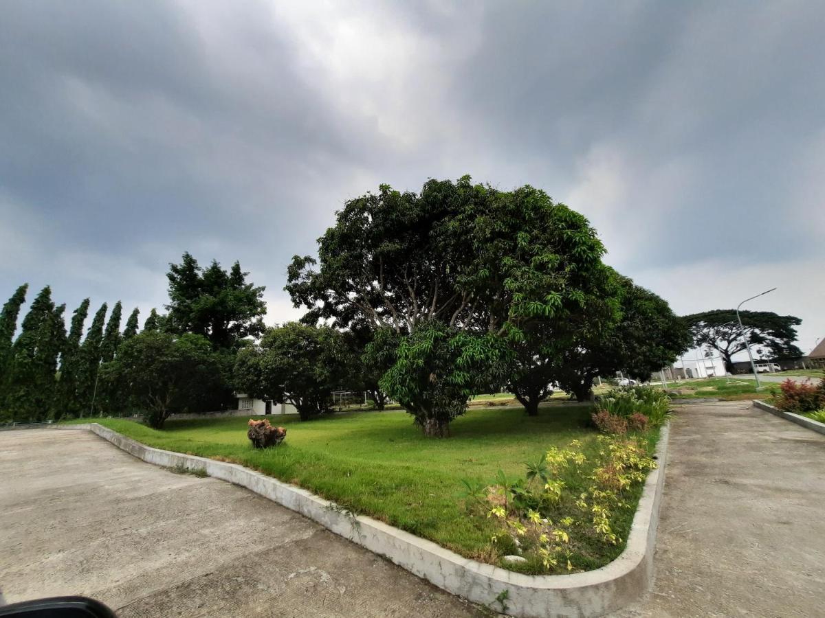 Estancia De Lorenzo Tarlac Bagian luar foto