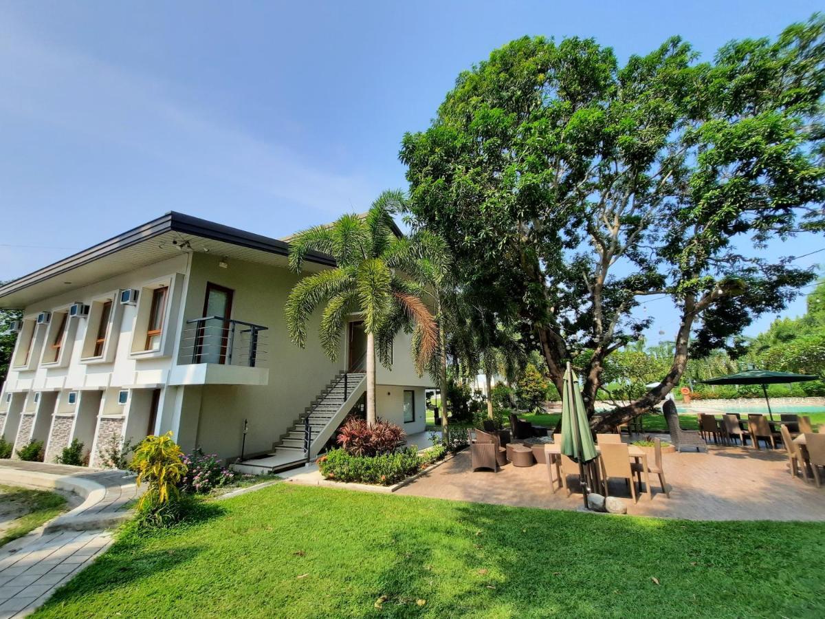 Estancia De Lorenzo Tarlac Bagian luar foto